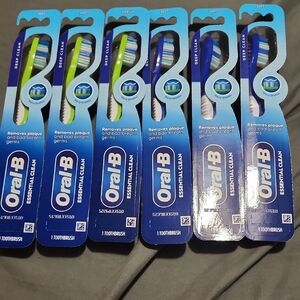 Essential Clean Toothbrush Set - Blue and Green